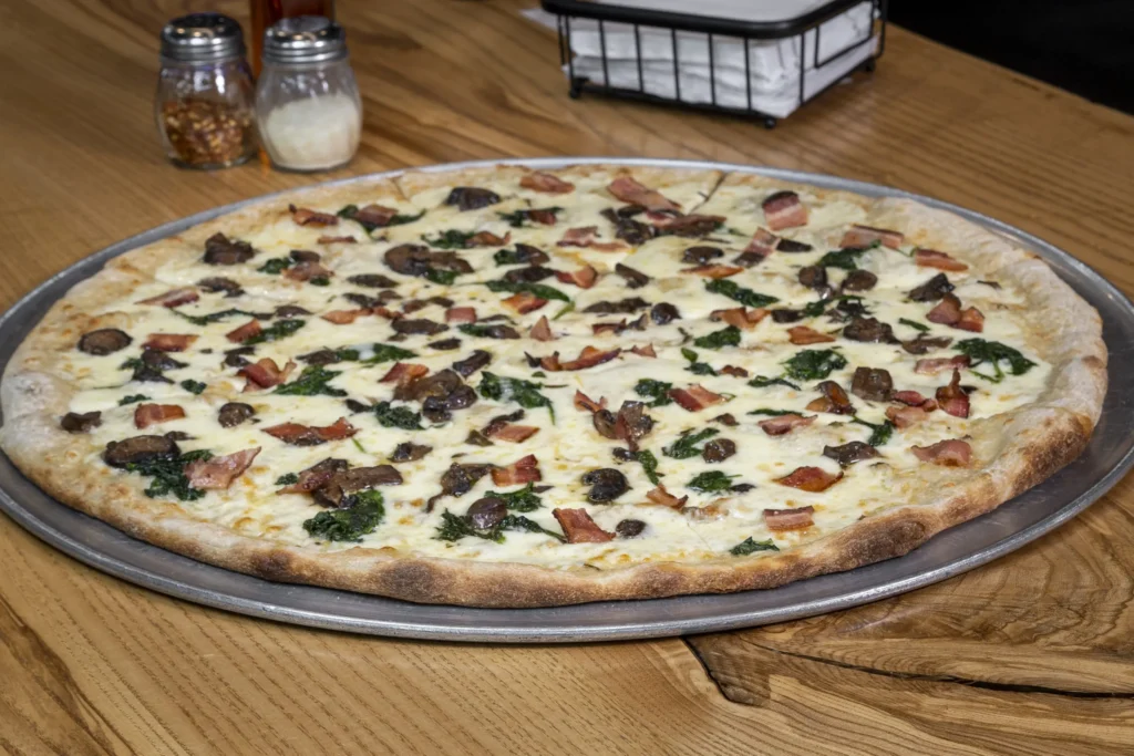 bacon and shrooms pizza